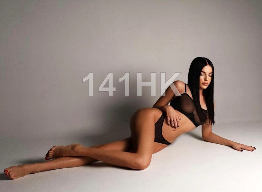 Karen — Tuen Mun 141HK portrait 3