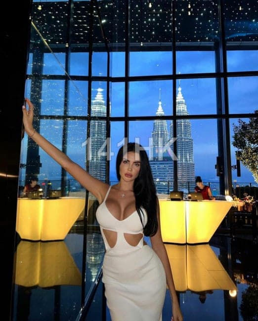 Bella — Central 141HK portrait 1
