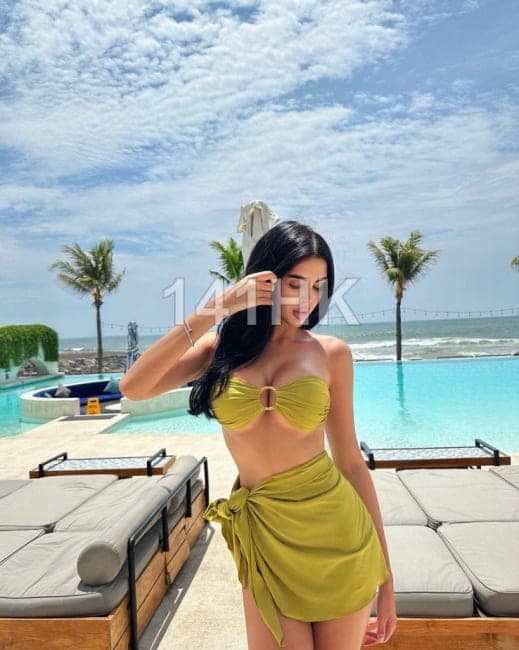 Bella — Central 141HK portrait 3