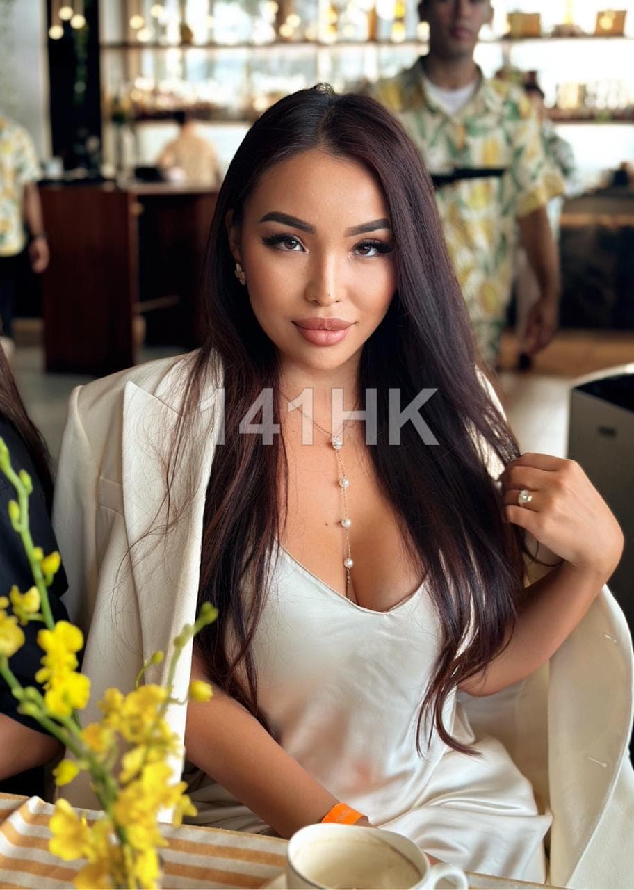 茜茜 — Wan Chai 141HK portrait 2