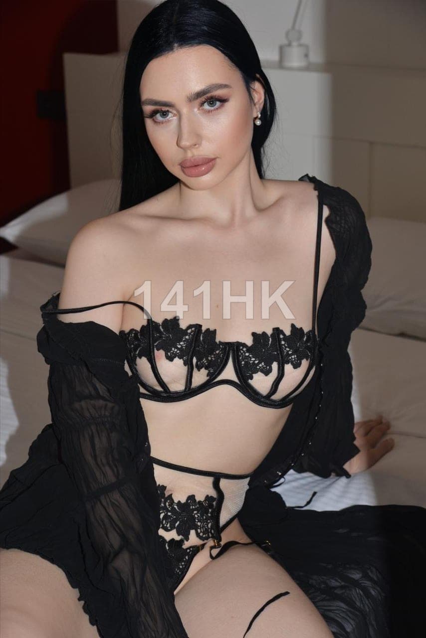 詩雅 — Causeway Bay 141HK portrait 2