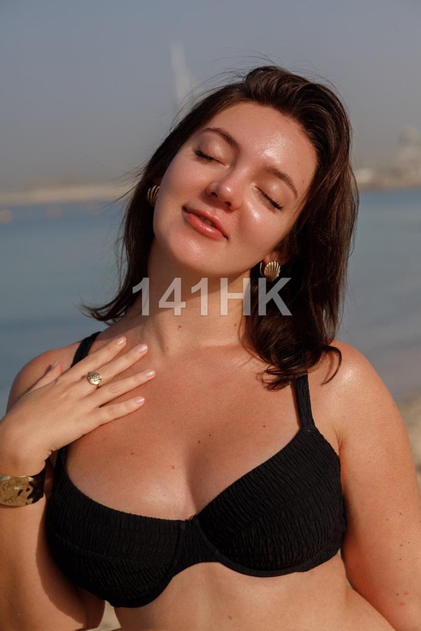 Pearl — Wan Chai 141HK portrait 6