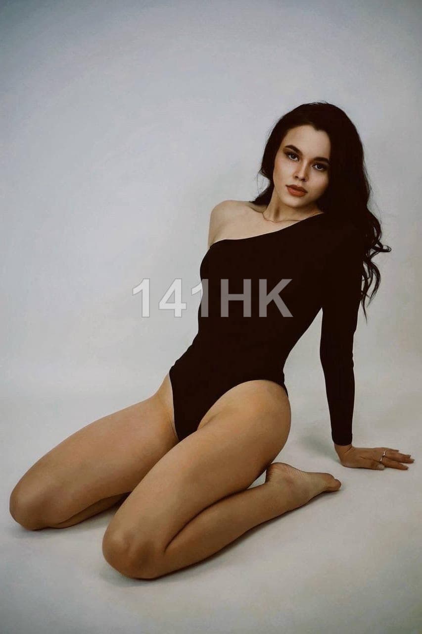 小薇 — Tai Po 141HK portrait 3