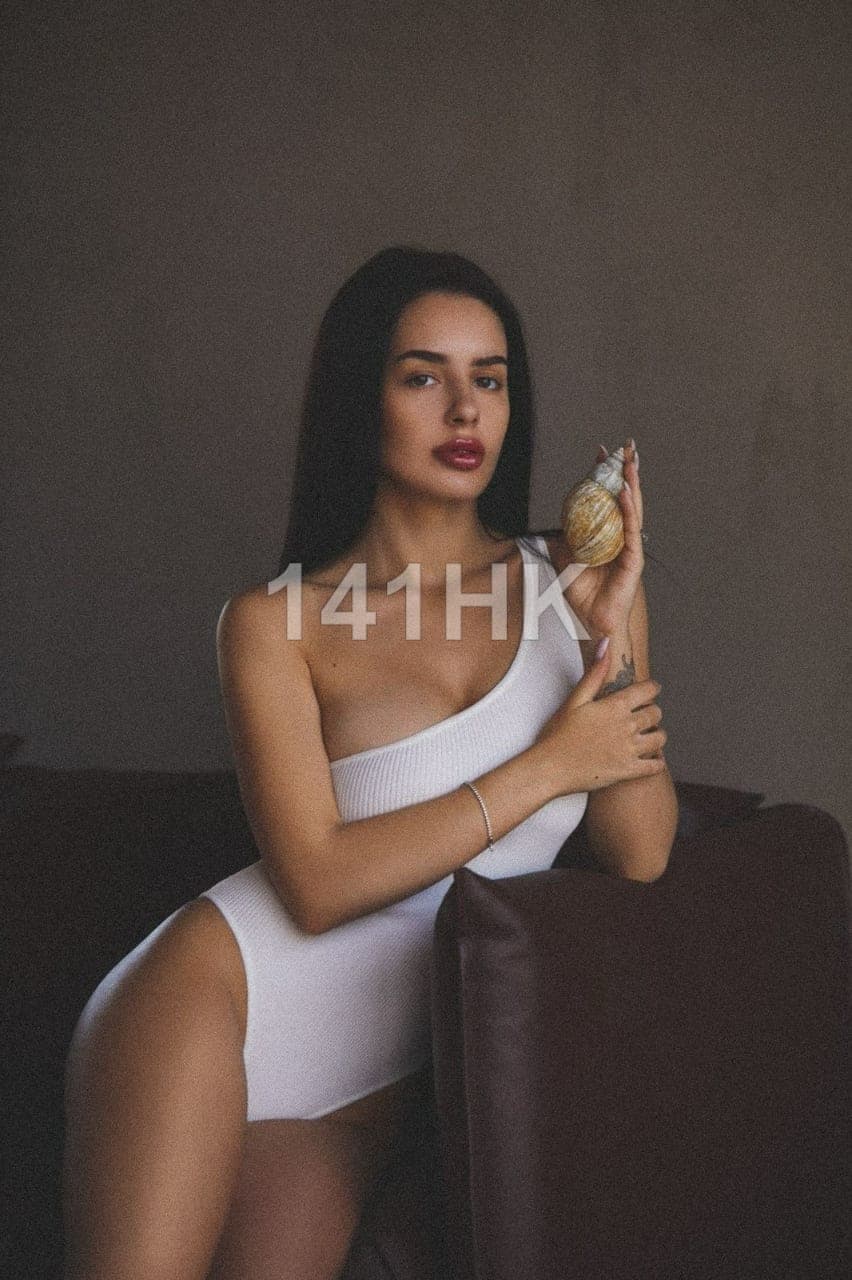 倩文 — Sai Kung 141HK portrait 3