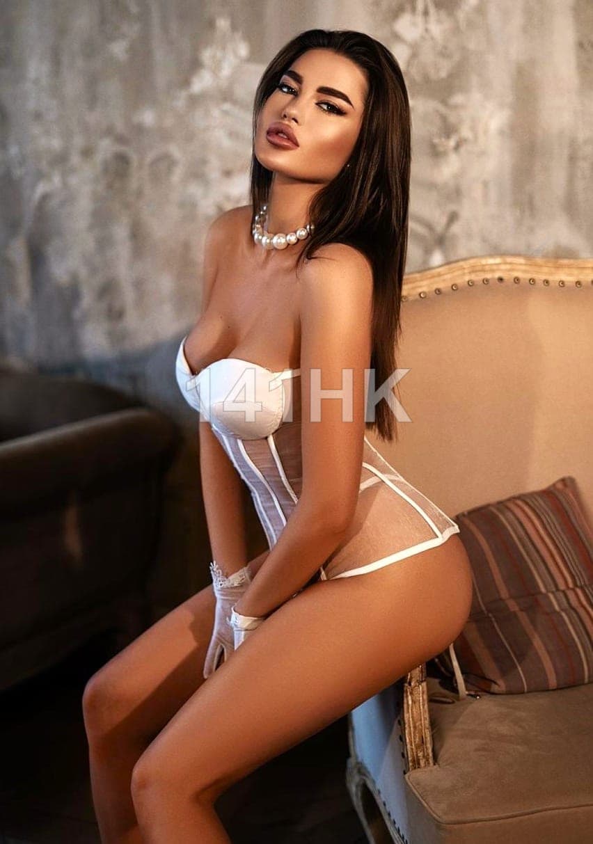 Apple — Tuen Mun 141HK portrait 3