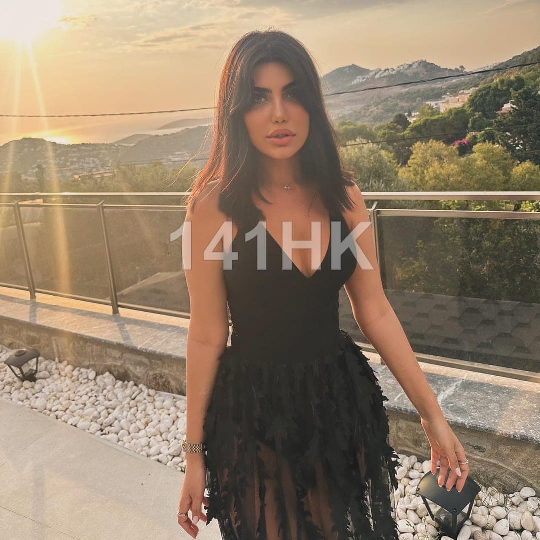 蓉蓉 — Sha Tin 141HK portrait 2