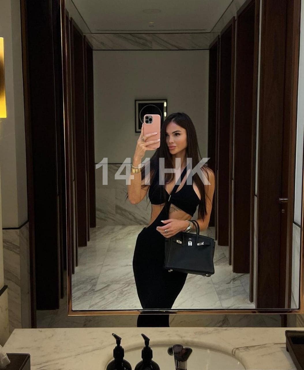 Mia — Wan Chai 141HK portrait 4