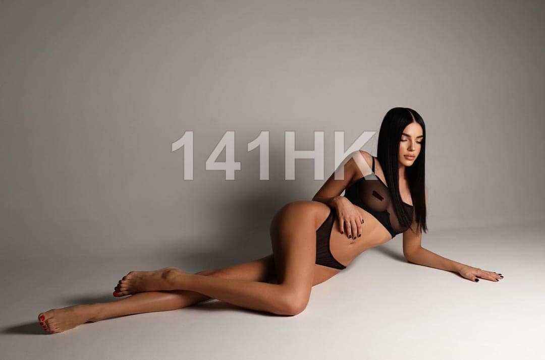 詩雅 — Sha Tin 141HK portrait 2