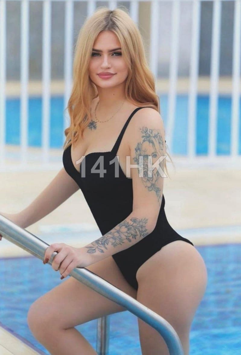 Momo — Kowloon City 141HK portrait 2