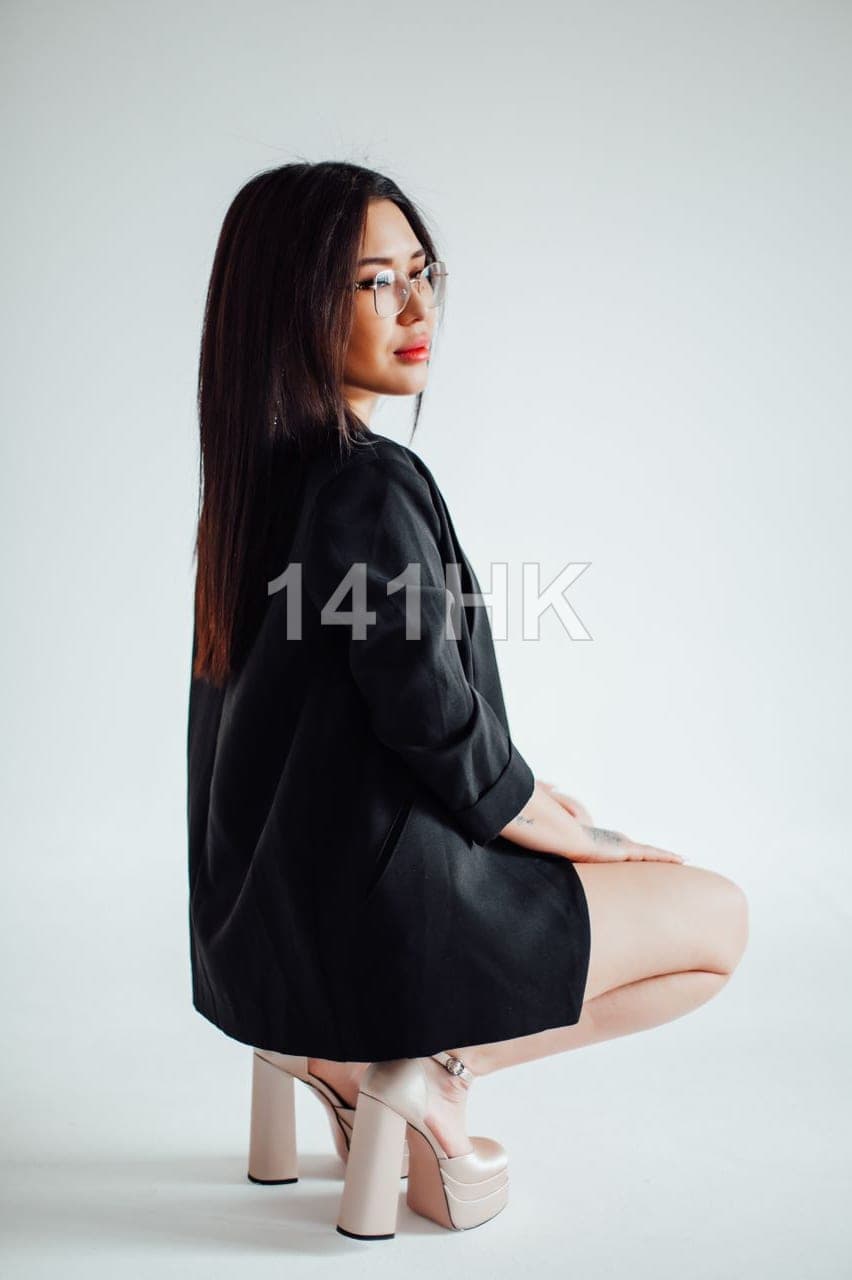 倩文 — Sha Tin 141HK portrait 5