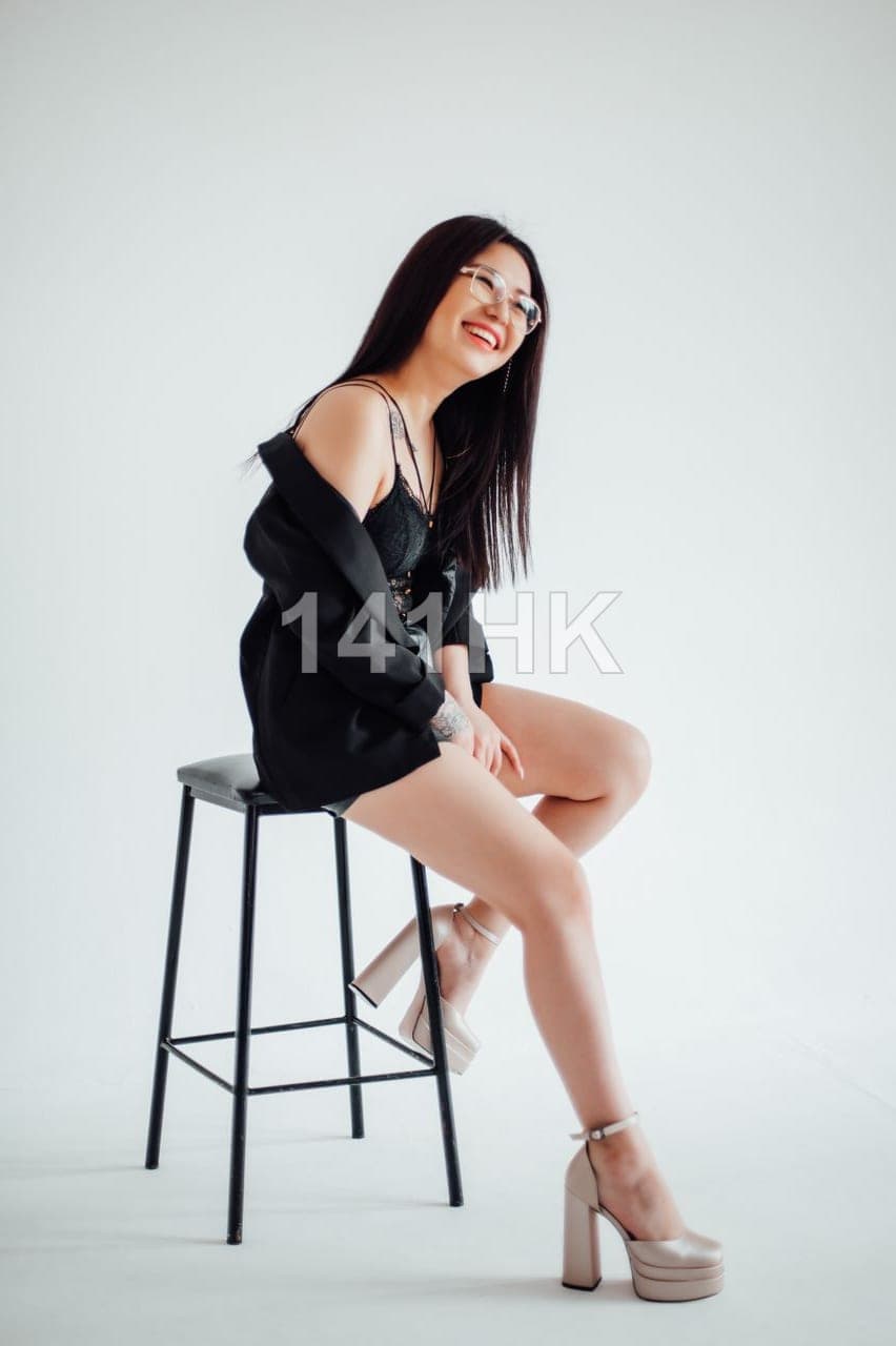 倩文 — Sha Tin 141HK portrait 6