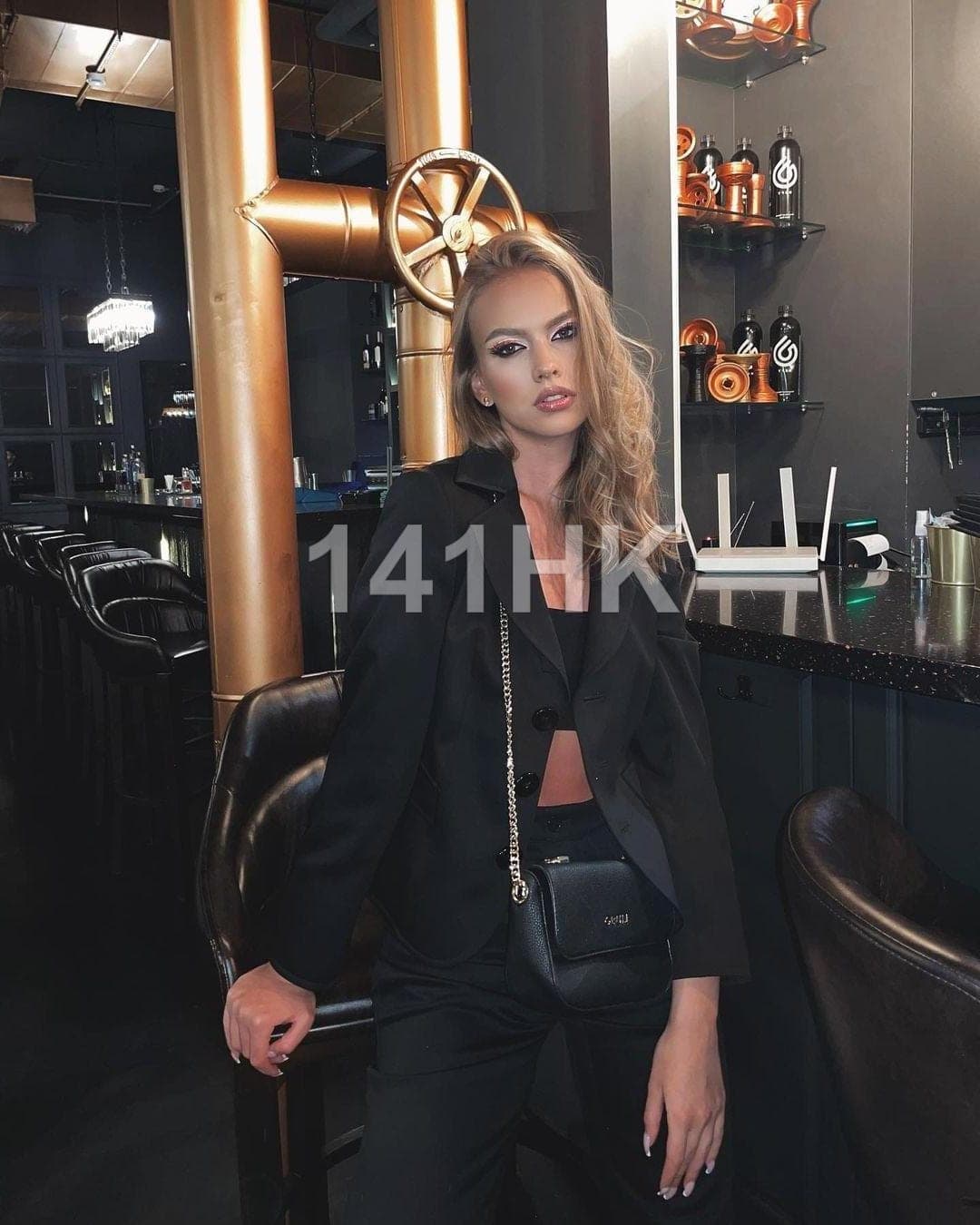 Sara — Sha Tin 141HK portrait 2