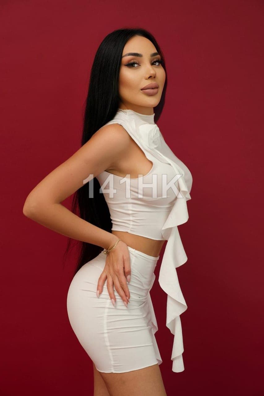 Tracy — Southern 141HK portrait 3