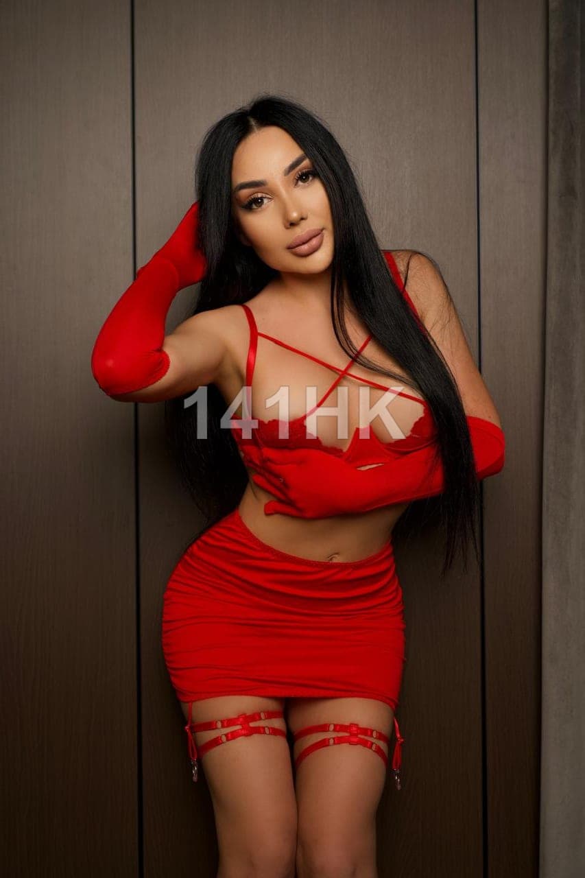 Tracy — Southern 141HK portrait 5