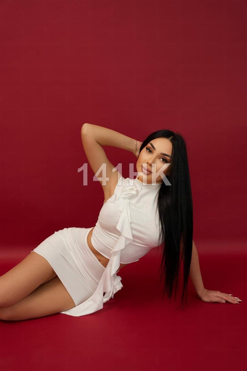Tracy — Southern 141HK portrait 9