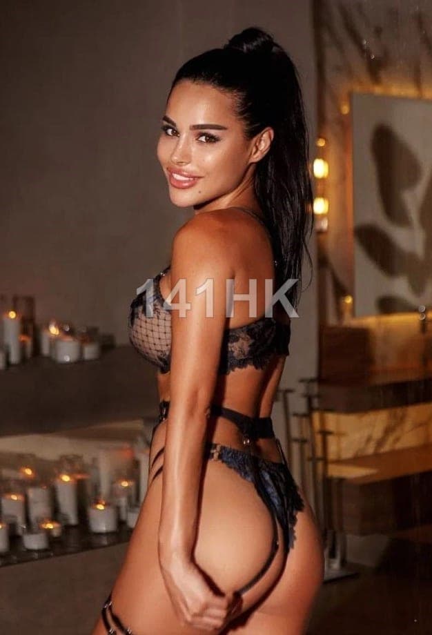 倩文 — Sha Tin 141HK portrait 1