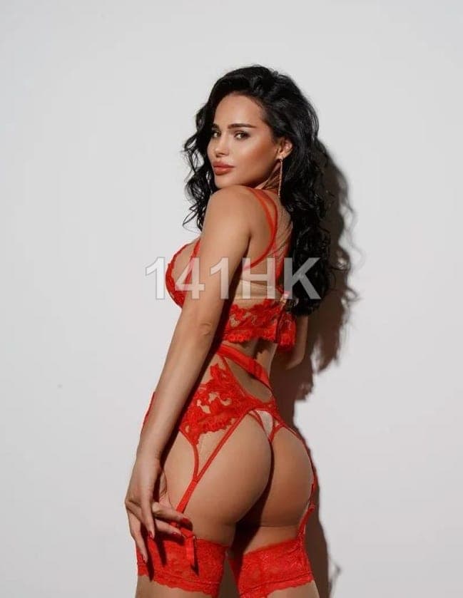 倩文 — Sha Tin 141HK portrait 2