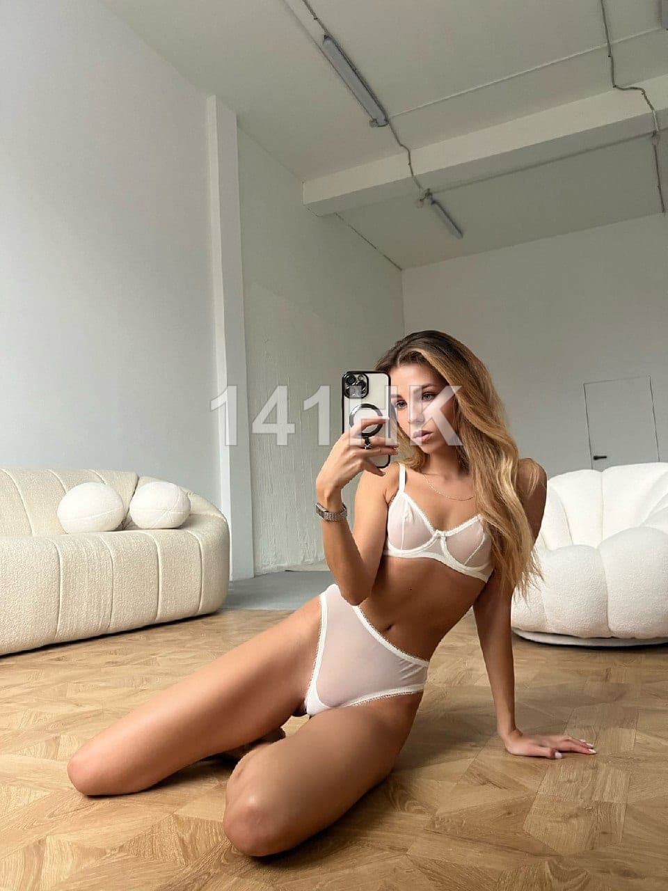 可兒 — Central 141HK portrait 3