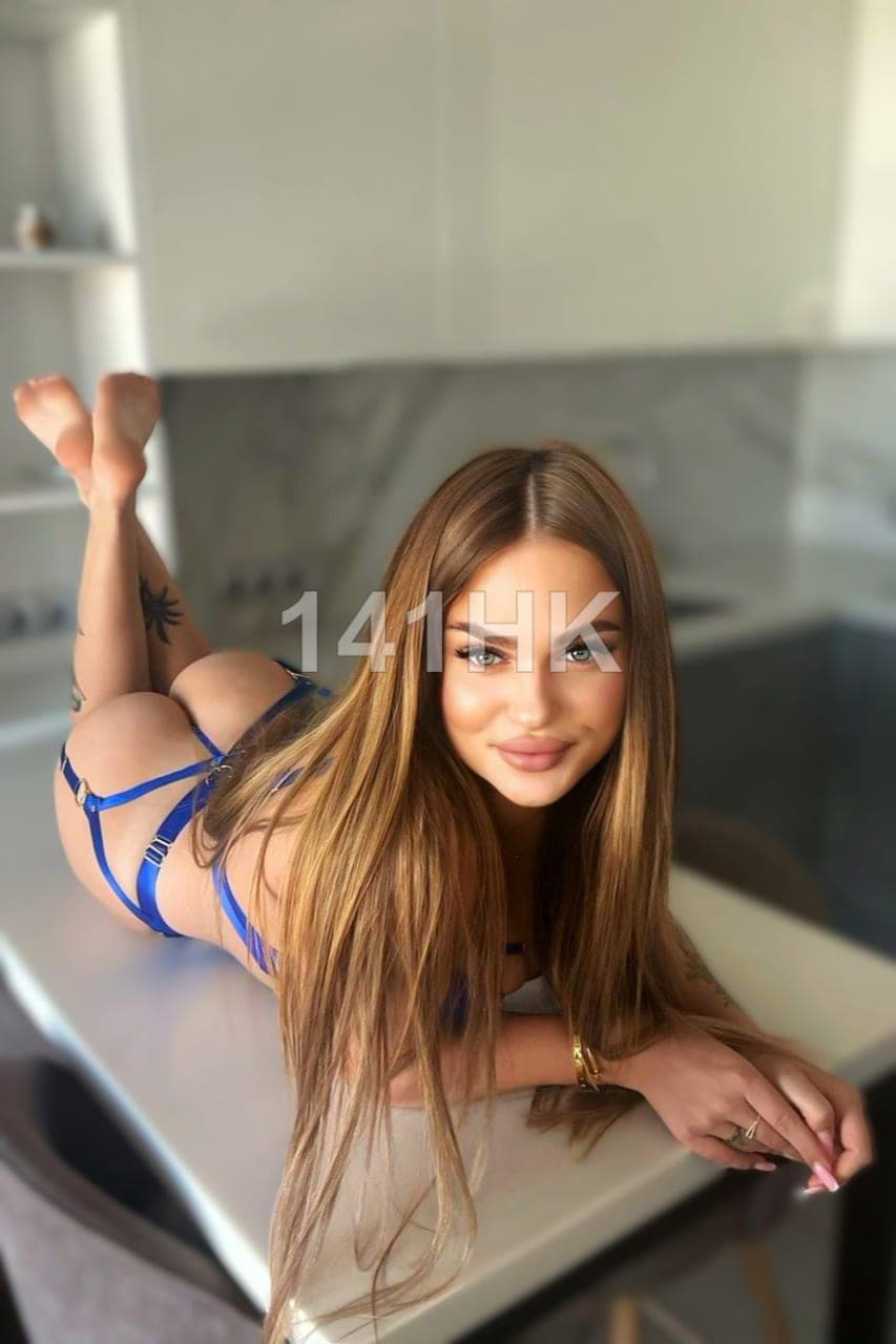 Lola — Tsim Sha Tsui 141HK portrait 8