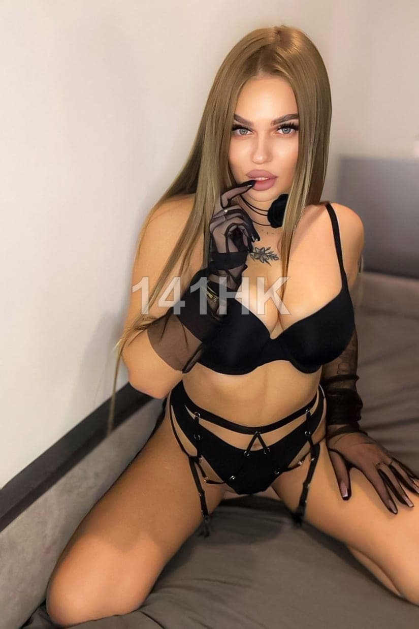 Lola — Tsim Sha Tsui 141HK portrait 9