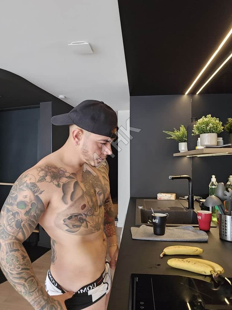Brian — 男公關 • tsim sha tsui
